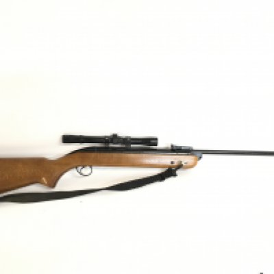 A vintage BSA .22 calibre Air rifle with a model 9 original 4x20 scope. Also including some pellets and a carry bag. This lot cannot be posted