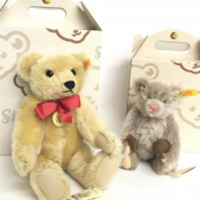 Boxed Steiff bears- 1909 classic & Grandma 27. Postage category C