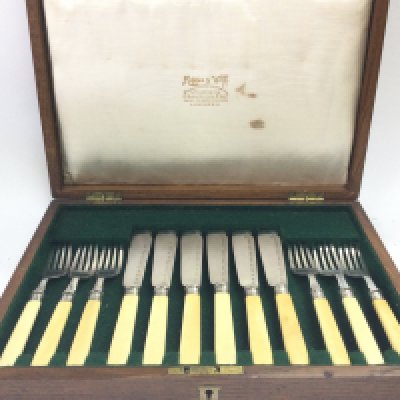 A cased Mappin and Webb set of knives and forks. Postage category C. NO RESERVE
