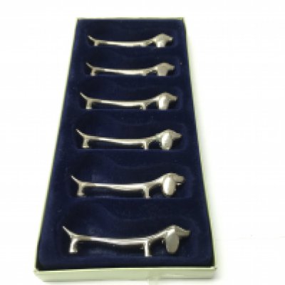A set of french chrome knife rests in the form of dogs. 6 in total. Postage B. NO RESERVE