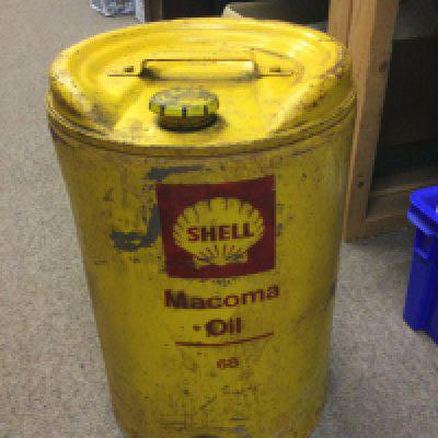 A vintage Shell 5 gallon drum of oil Macoma. NO RESERVE