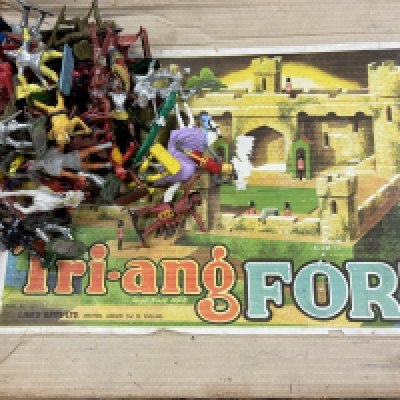 A boxed Triang fort together with a collection of plastic toy soldiers