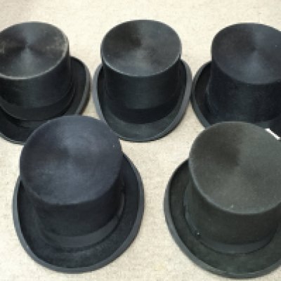 A collection of vintage top hats including Christys, Lyn Oakes etc. This lot cannot be posted