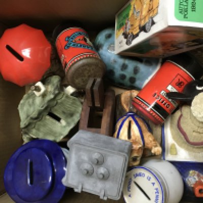A collection of vintage money boxes including a Midget bank safe, David Sharpe Rye porcelain pig money box, Saving For a rainy day Beswick porcelain box etc. This lot cannot be posted