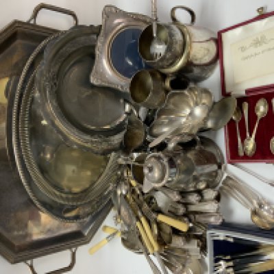 A good collection of silver and silver plated items. (D)