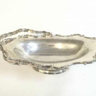 A silver hallmarked swing handle basket, 19cm wide. Sheffield 1919. Postage category B