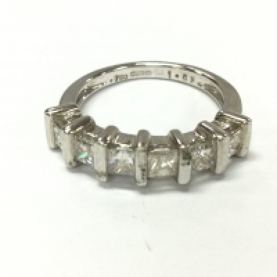 An 18ct white gold 6 stone princess cut ring. Approximately 1ct total and size N 5g