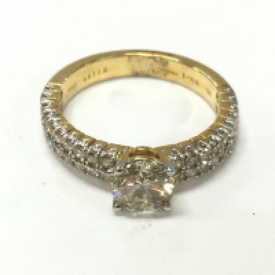 An 18ct gold diamond solitaire ring with diamond shoulders. Approx 1.55ct total and Size N 4.5g