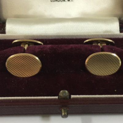 A pair of cased 14ct gold cufflinks Approx weight 11.28 grams.