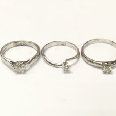 Three 18ct white gold diamond solitaire rings sizes I 1/2 and N approximately 7.10g