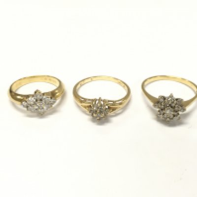 Three 18ct gold diamond cluster rings sizes I N and O approximately 8.9g