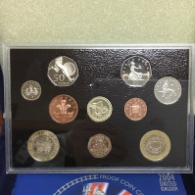 A royal mint 2004 proof coin set.