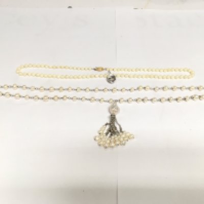 A pearl necklace and one other (2). Shipping category A.