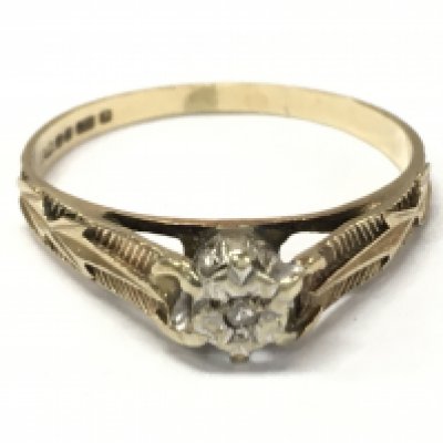 WITHDRAWN - A 9ct gold ring set , size Q. Total weight 2g. Postage category a