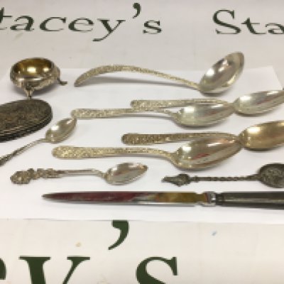 A mixed lot of silver cutlery and other items. Shipping category B.
