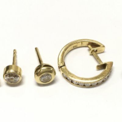 18ct gold diamond set diamond and Moissanite . 3.6g total weight. Postage cat A