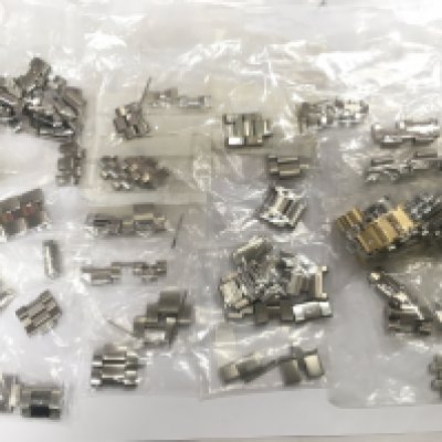 A collection of various spare links for gents watches. Shipping category A.
