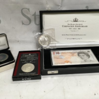Two American eagle silver proof coins, one Chinese silver 1oz coin and a silver proof crown and &#201326627510 banknote set.