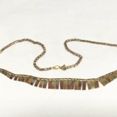 A 9ct gold three tone necklace, approx 7.3g. Shipping category A.