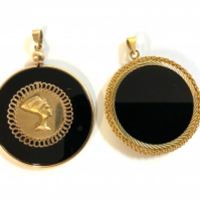 2 9ct gold mounted pendants, one with applied panel of Nefertitis head. (A)