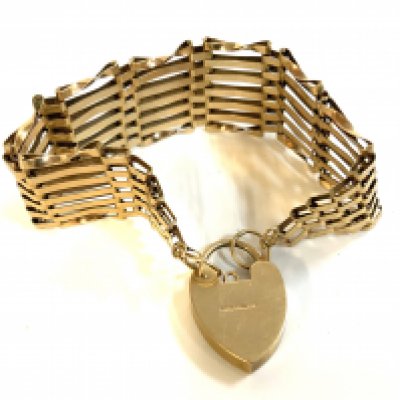 A 9ct gold gate bracelet with heart locket. (A)