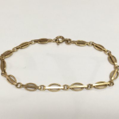 A 9ct gold bracelet, approx 2.6g. Shipping category A.