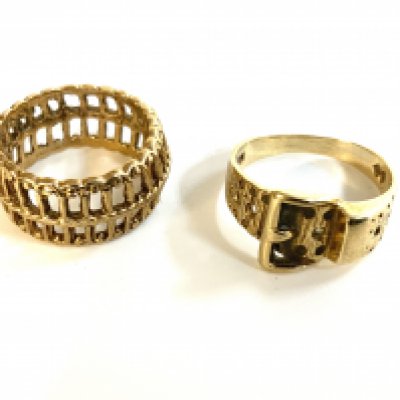 a 9ct gold (unmarked) basket weave design ring (F), 9ct gold buckle design ring (I.5)
