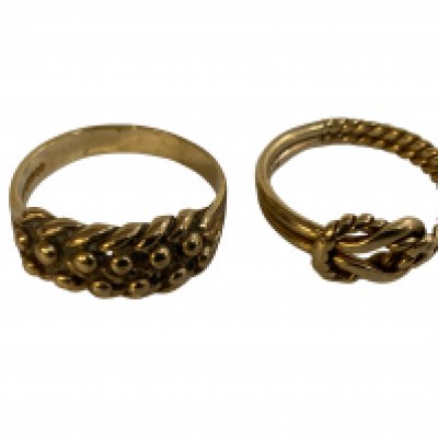 2 9ct gold signet rings (A)