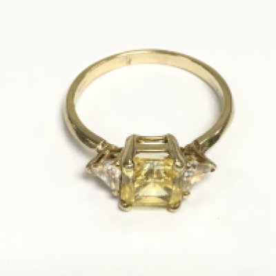 A 15ct gold ring set with a central citrine flanked by clear stones, approx 3.4g and approx size R. Shipping category A.