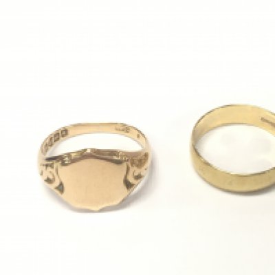 An 18ct signet ring 6.83g size R and an 18ct band size P 3g Postage A
