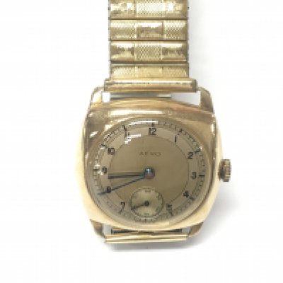A 9ct gold cased gents Aero wrist watch winds and runs. 46.39g