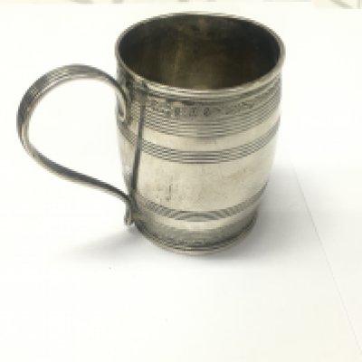 A George III silver tankard. Approximately 7cm tall. 82g