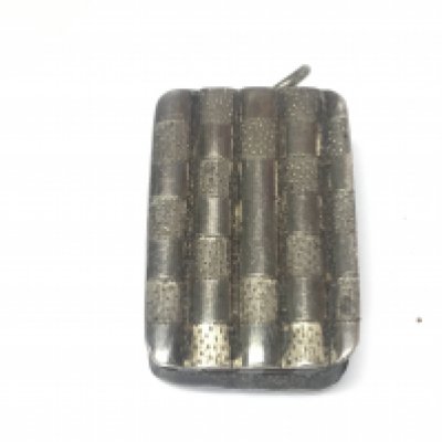 A small Georgian parcel gilt vinaigrette. Approximately 20mm wide.