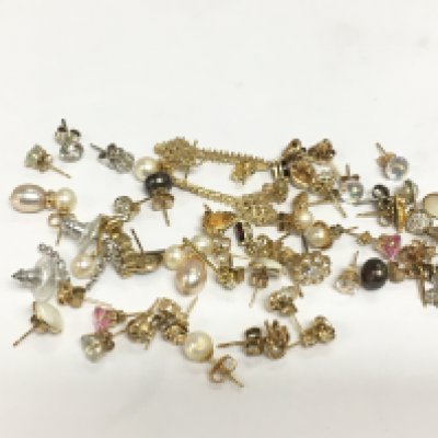 A collection of earrings including gold examples, approx total weight 27g. Shipping category A.