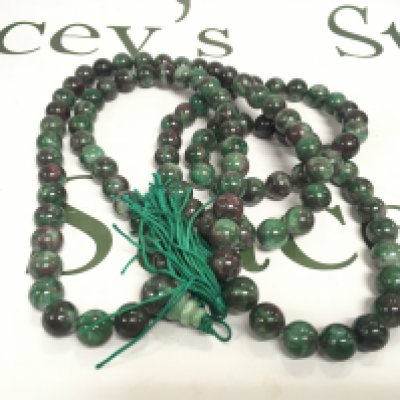 A modern jade beaded necklaces.