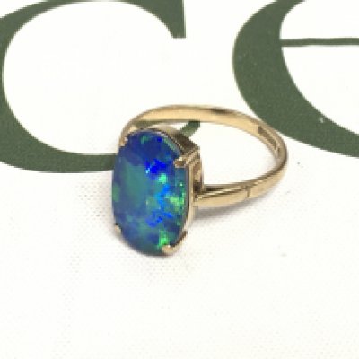 A 9ct gold opal set ring. Approx weight 3.58 grams, size V.