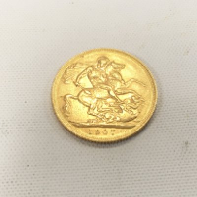 A 1907 full sovereign. Approx weight 7.97 grams.