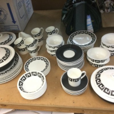 A Susie Cooper designed Wedgwood tea and dinner service in Black Keystone pattern. Some damages. Shipping category D.