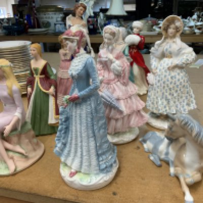 9 Various porcelain Franklin mint figures. D