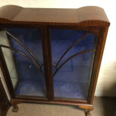 A mahogany vernier display cabinet. 91cm wide 119tall 31deep.