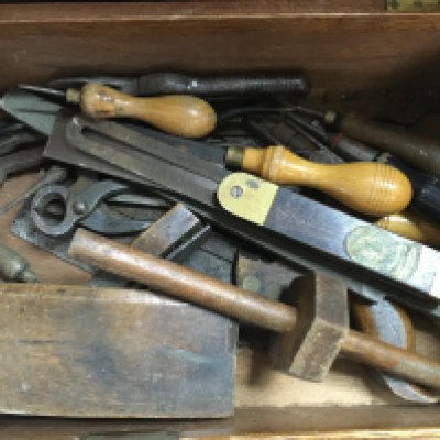 A collection of woodwork tools including a saw, steel plane, chisels etc and a boxed parkside angle grinder. This lot cannot be posted