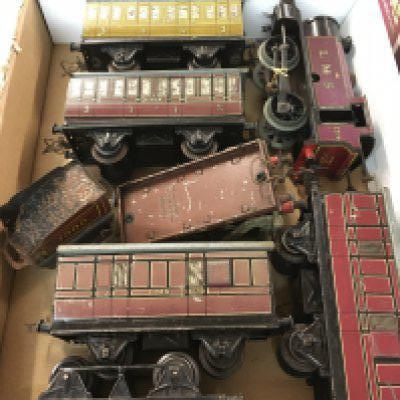 Vintage Hornby o gauge clockwork Loco and various carriages , postage category C