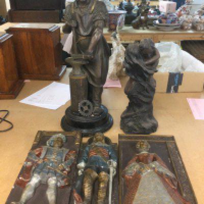 A large resin figure of a blacksmith, approx height 55cm, three plaques including Henry VIII and another resin figural group (5). Shipping category D.
