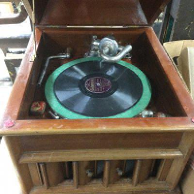 An HMV gramophone and two boxes of 78s. Shipping category D.