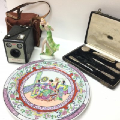 A Kodak brownie flash II, 20th century Japanese plate, ceramic figure of a lady and a cased silver hallmarked set of nail filers, pill boxes etc