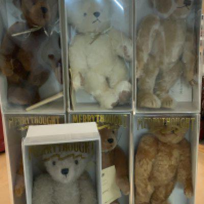 7 Modern boxed Merrythought teddy bears. (C)