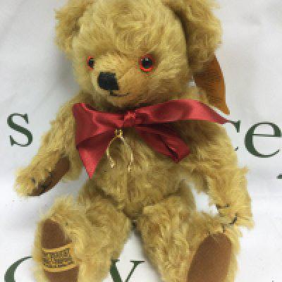 A Merrythought wishbone bear housed in a Steiff box. Shipping category B.