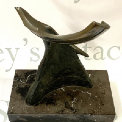 An stylised Abstract bronze sculpture of an eagle in flight, Ltd edition 169/200, indiscrenable signature, 26.5cm x 22.5cm x 12.5cm (C)