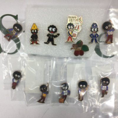 A small collection of Robertson's advertising badges. Shipping category A.