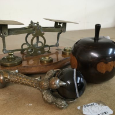 A set of postal scales together with two desk weights